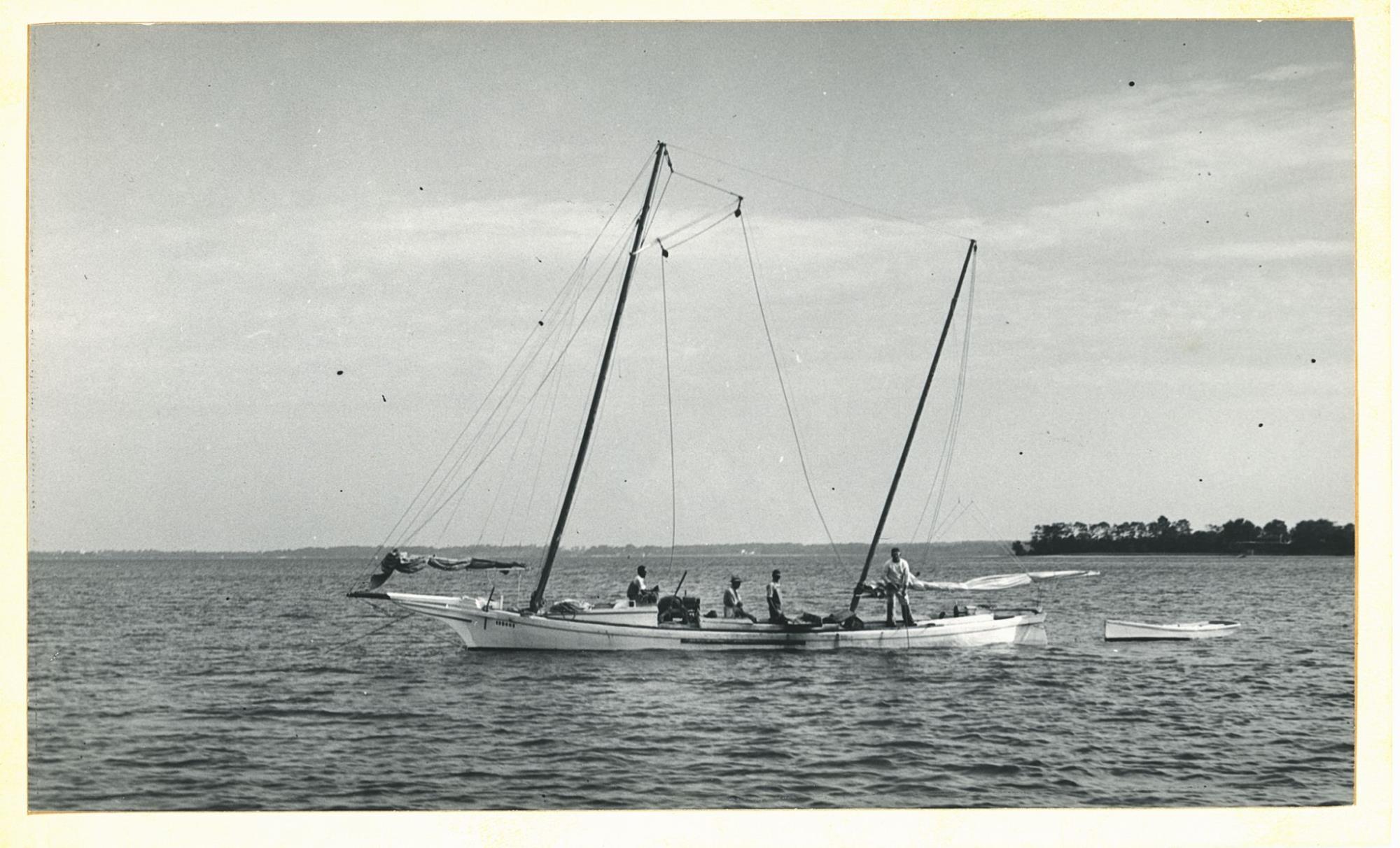 Unidentified Brogan on the Patuxent River, September 1941 CBMM Catalog #: 0000.0278.0001.00 John G. Earle, Photographer