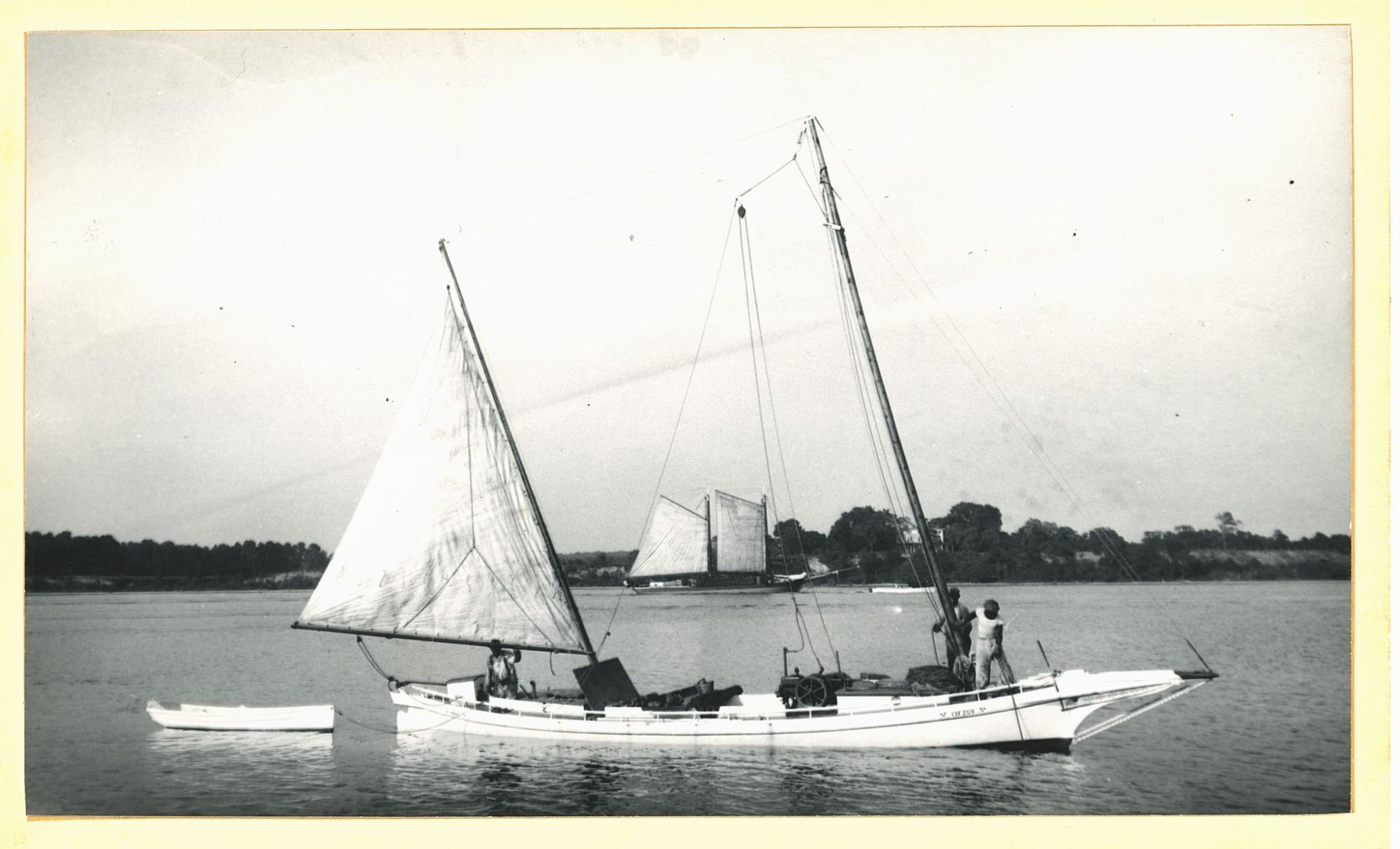 Catalog #: 0000.0278.0002.00 Brogan Marie off Drum Point, September 1941 Photographed by John G. Earle