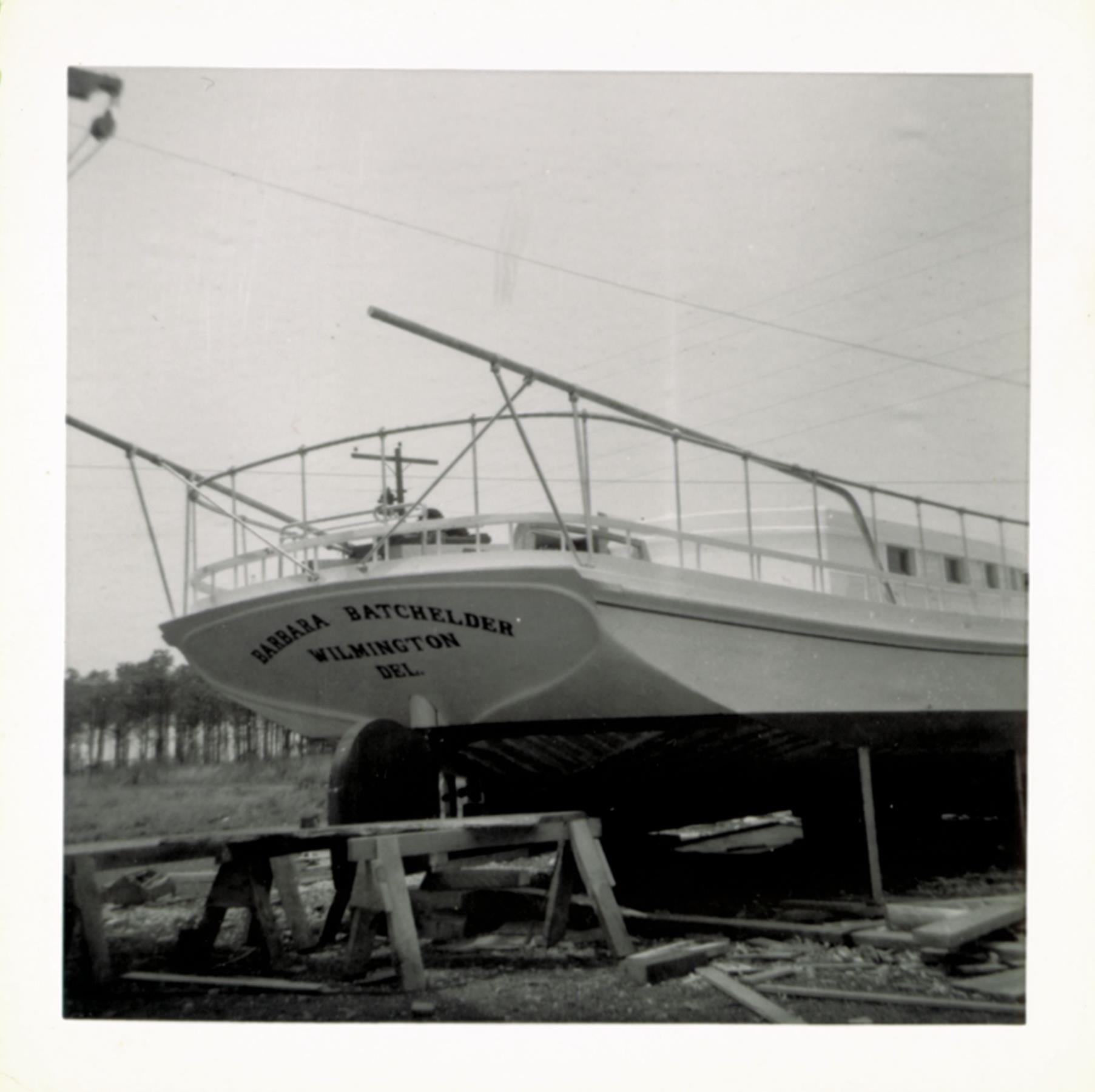 Du Ponts' skipjack yacht Barbara Batchelder under construction in Bronza's boatyard. Probably autumn 1955 or spring 1956.