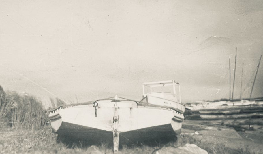 One-Sail Bateau (Jenkins Creeker). "One-Sail Dinghy at Deal Island, 1940, Beach at Wenona"
