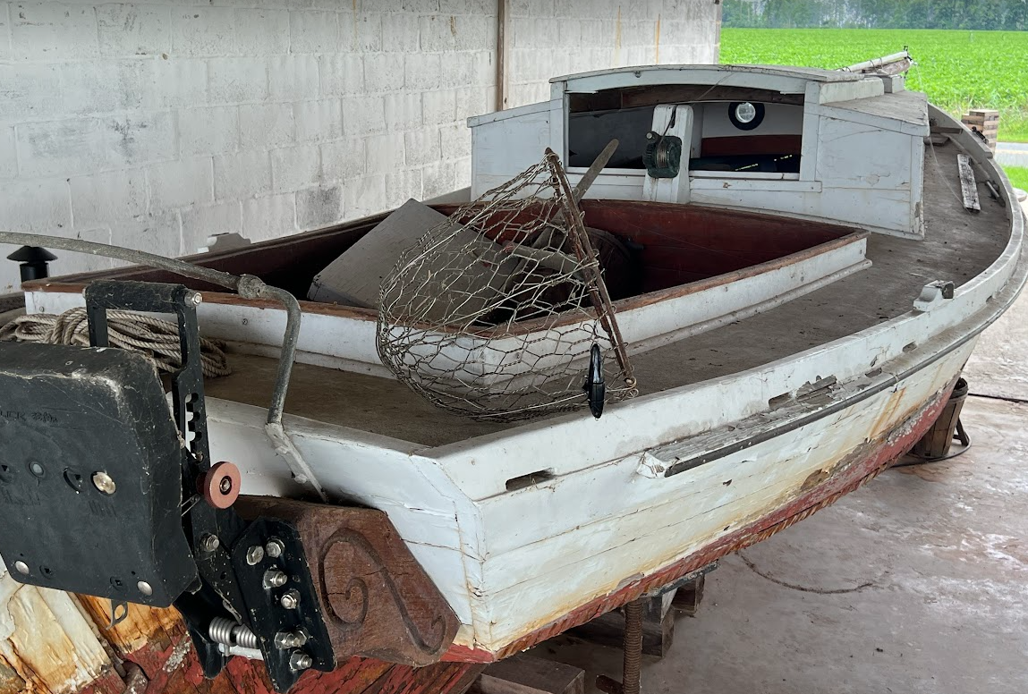 Bateau Cruiser Blue Crab Design adapted by Howard Chapelle in 1946 from at an abandoned crabbing bateau he surveyed in 1940. Now at Blackwater Adventures, Dorchester Co., Md.
