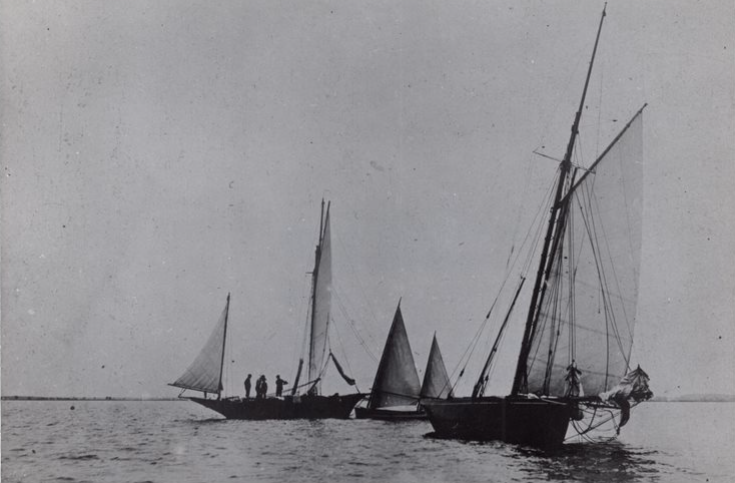 CBMM Catalog No. : 0000.0901.0373.00 TWO-MASTED STICK-UP RIGGED SKIFF ON LITTLE CHOPTANK Photographer: George Barrie