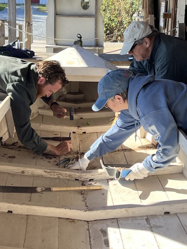Nov 12, 2024 | How to sharpen scrapers and remove rotten frames
